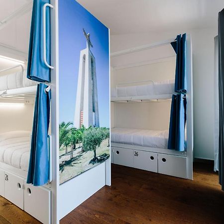 Lisbon South Hostel Almada Bagian luar foto
