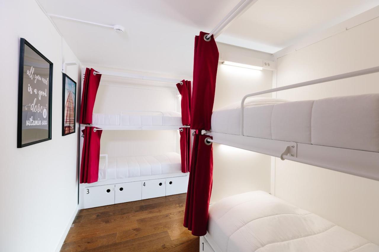 Lisbon South Hostel Almada Bagian luar foto