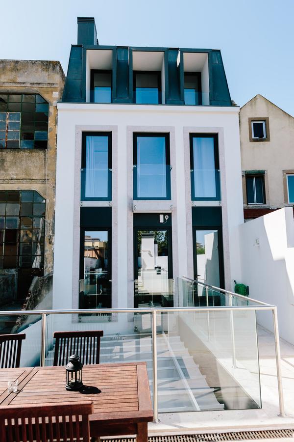 Lisbon South Hostel Almada Bagian luar foto