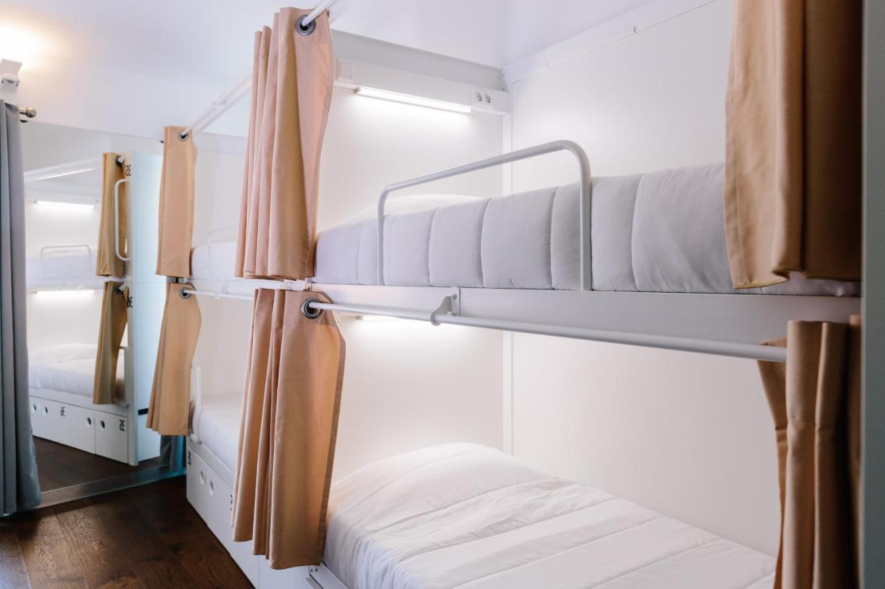 Lisbon South Hostel Almada Bagian luar foto