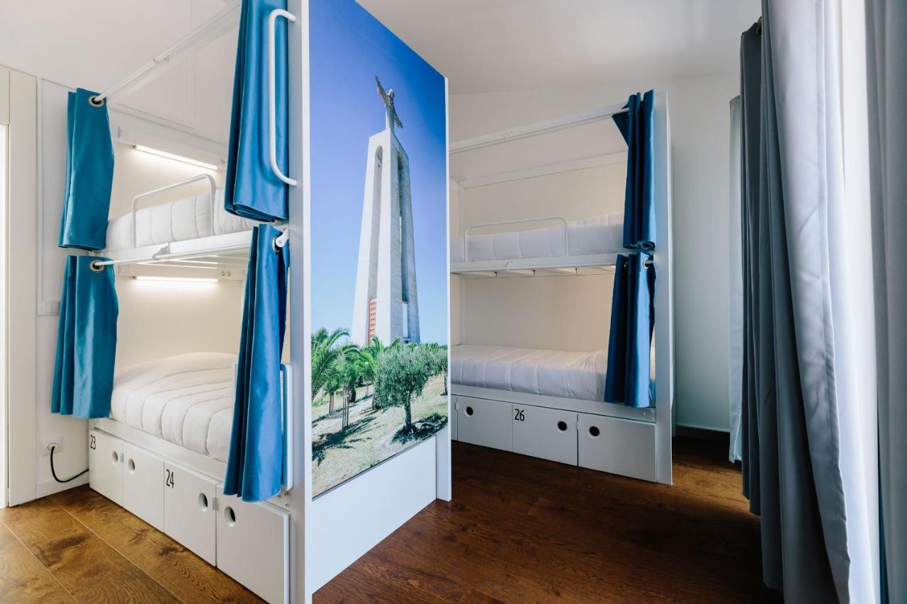 Lisbon South Hostel Almada Bagian luar foto