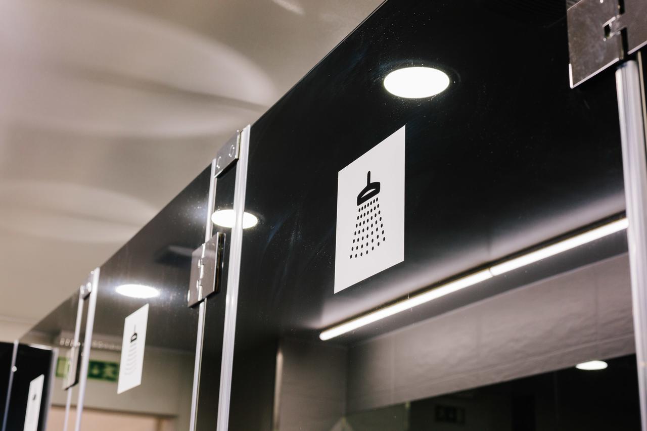 Lisbon South Hostel Almada Bagian luar foto