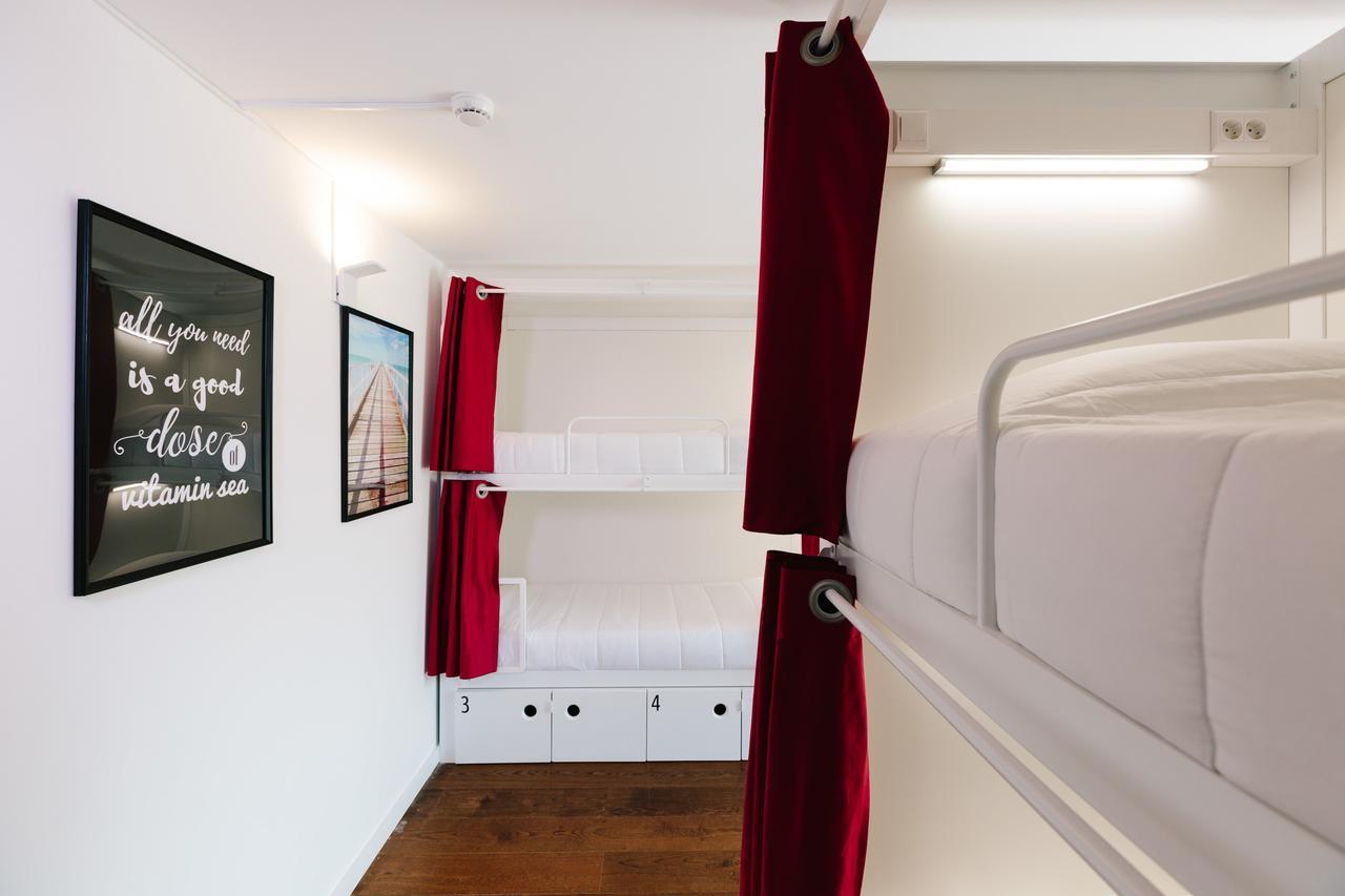 Lisbon South Hostel Almada Bagian luar foto