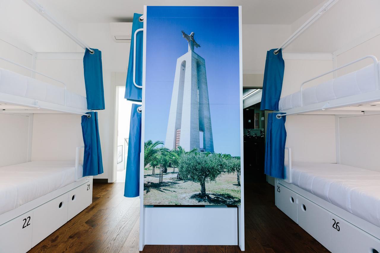 Lisbon South Hostel Almada Bagian luar foto