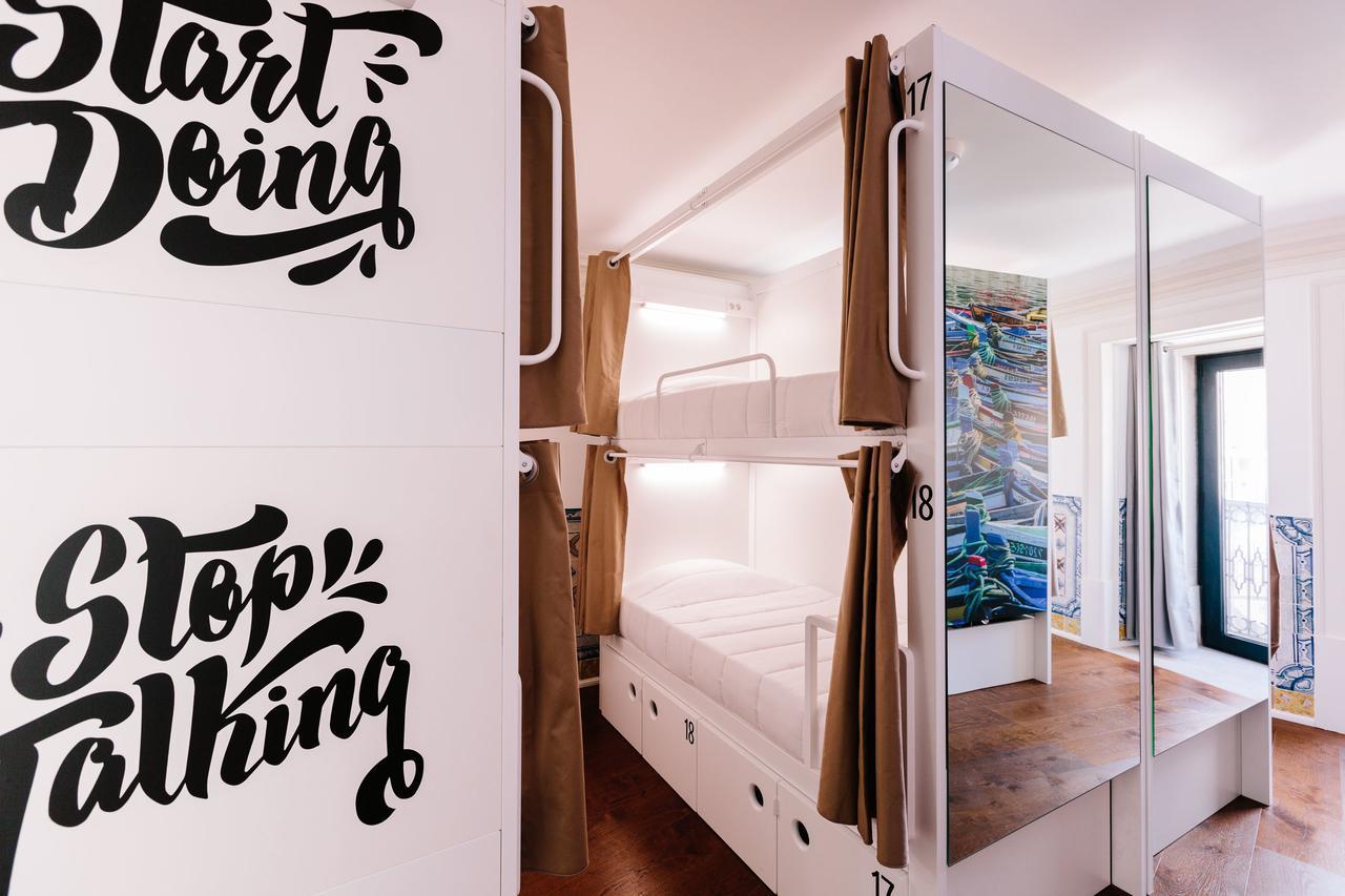 Lisbon South Hostel Almada Bagian luar foto