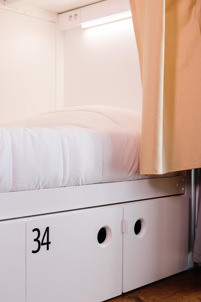 Lisbon South Hostel Almada Bagian luar foto
