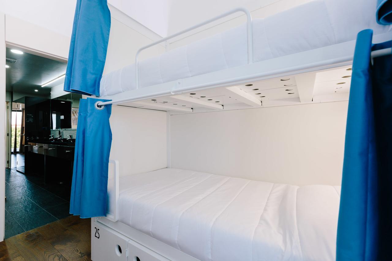 Lisbon South Hostel Almada Bagian luar foto