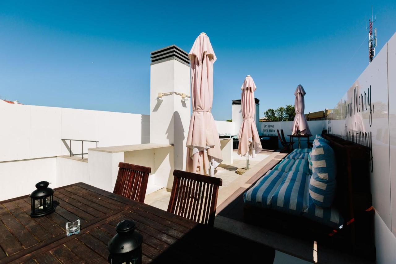 Lisbon South Hostel Almada Bagian luar foto